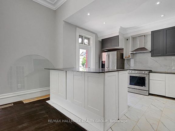 3rd image of 460 Wilbrod St