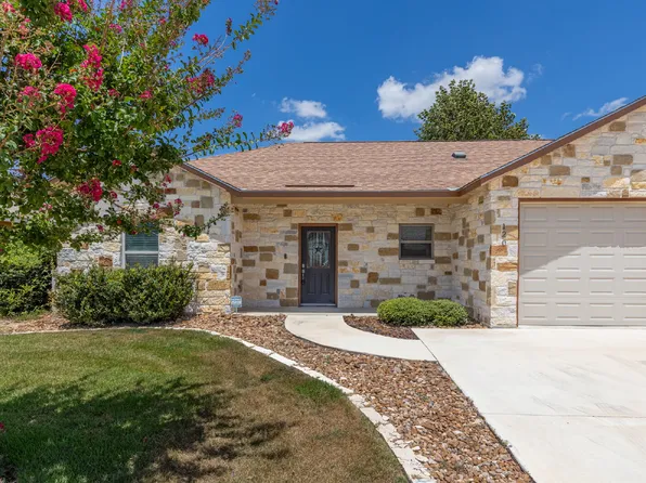120 Navarro Xing, Seguin, TX