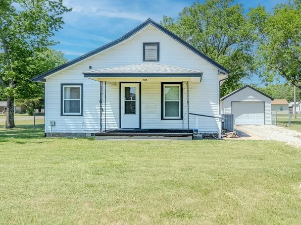 205 N Elm St, Douglass, KS 67039