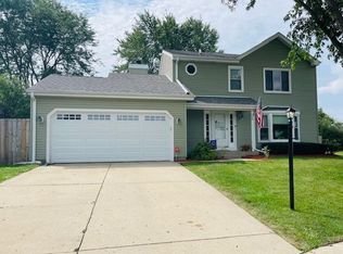 5 Franklin Ct, Streamwood, IL 60107