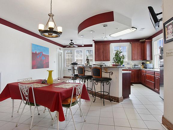 2nd image of 4220 Fontainebleau Dr
