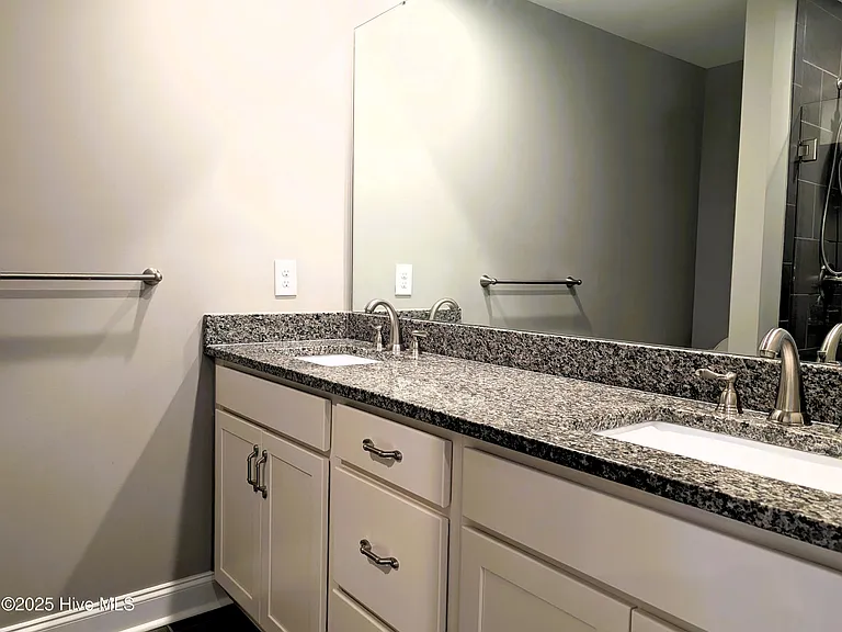 673 S Ashe St — Photo 20