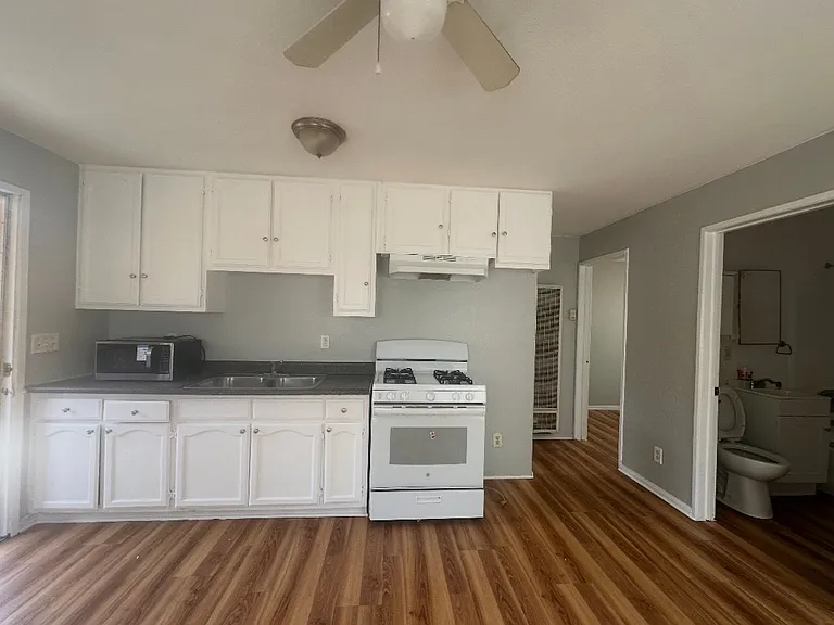 1042 Gaviota LB — Photo 3