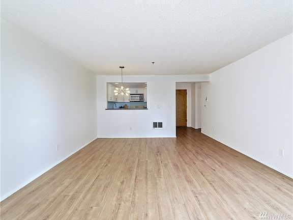 3rd image of 15209 Sunwood Blvd APT B25