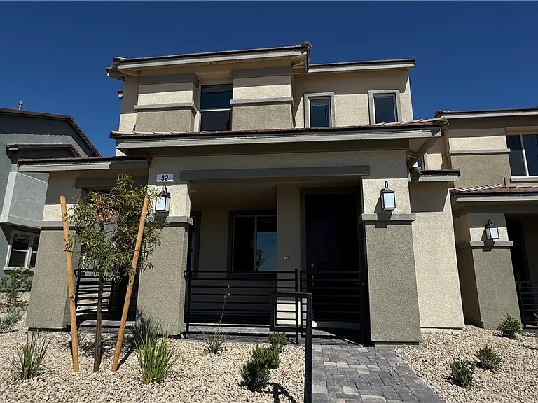 92 Hornbeck Ln — Photo 1