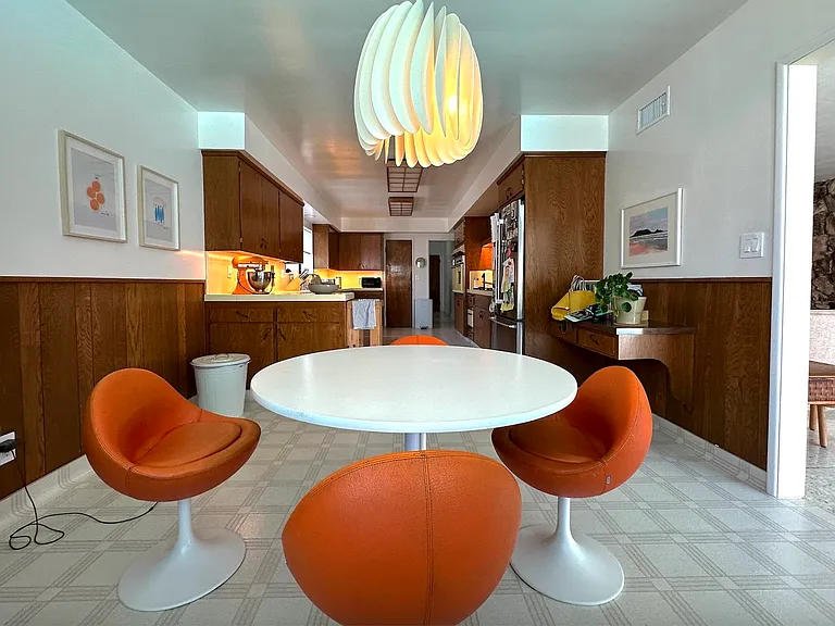 eat in kitchen