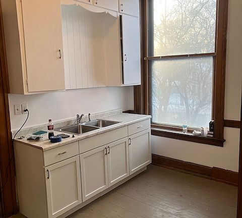 2nd image of 512 N Lincoln St #205