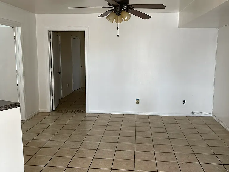 1008 Antonio St — Photo 4