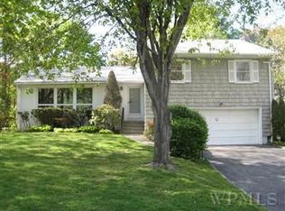 210 Daisy Farms Dr, Scarsdale, NY 10583