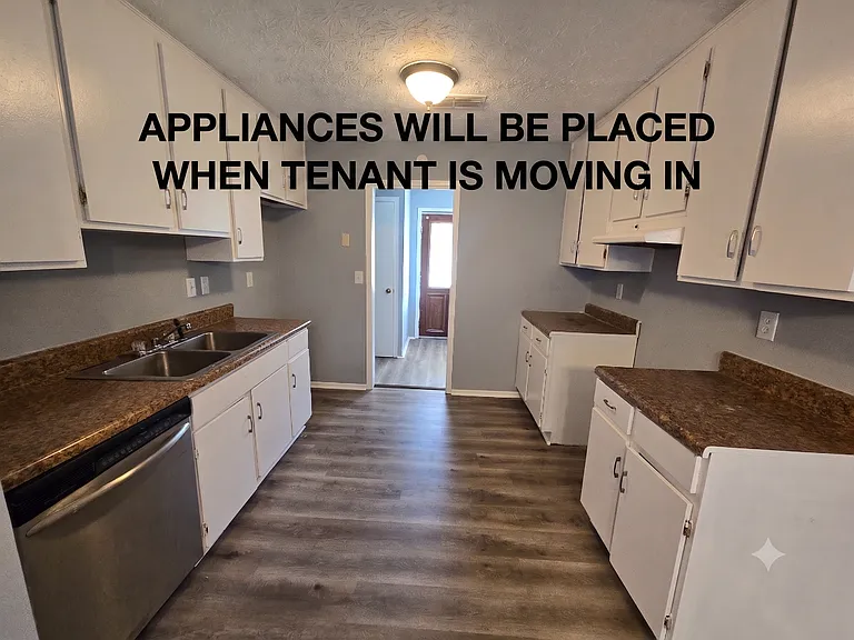 3224 Raintree Dr — Photo 2