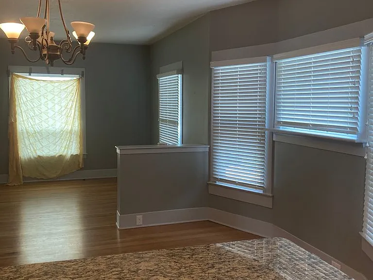4024 N Haight Ave — Photo 6