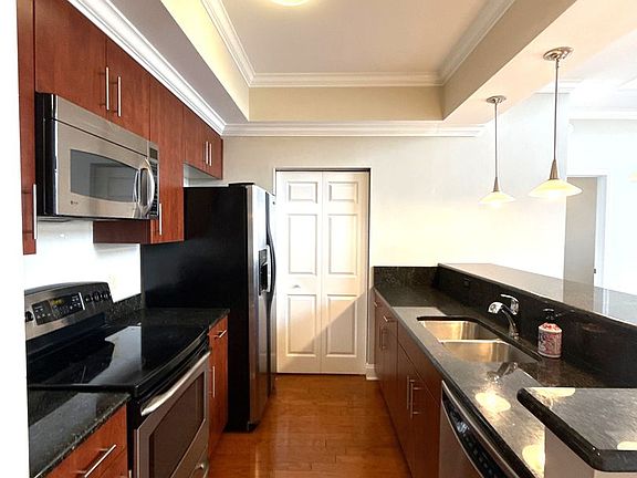 4th image of 300 W 5th St APT 706