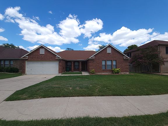 2nd image of 10314 Pelican Oak Dr