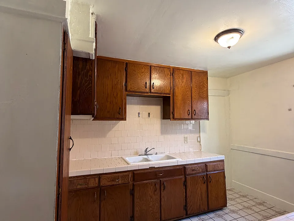 114 S Fresno St