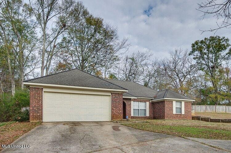 1st image of 131 Valley Dr