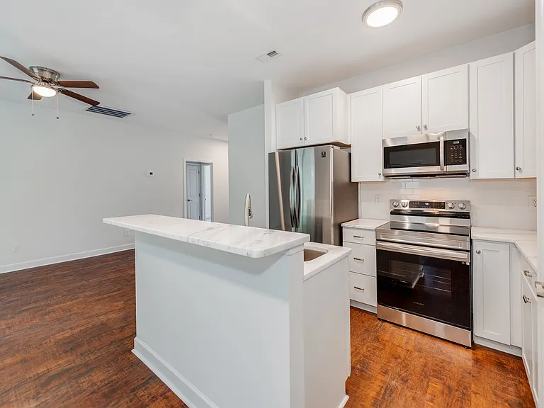 910 N Ransom St — Photo 3
