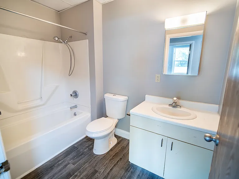 44 Riverside Dr — Photo 10