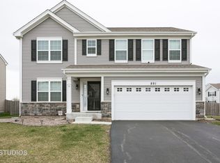 891 Wildwood Dr, Pingree Grove, IL 60140