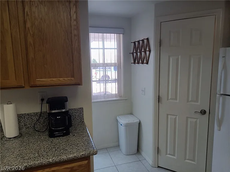 546 Elsie Ln — Photo 7