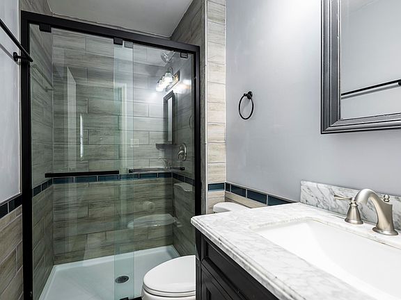 5th image of 1046 Tanglewood Ct