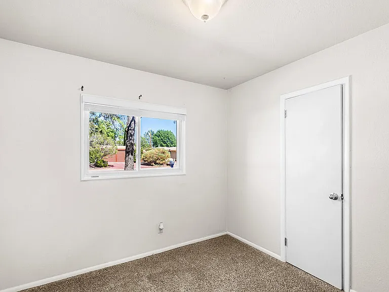 4712 Delamar Ave NE — Photo 24