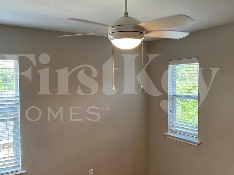 8911 Durham Manor Ln — Photo 4