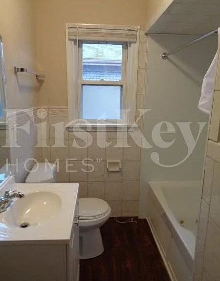 417 Warren St — Photo 8