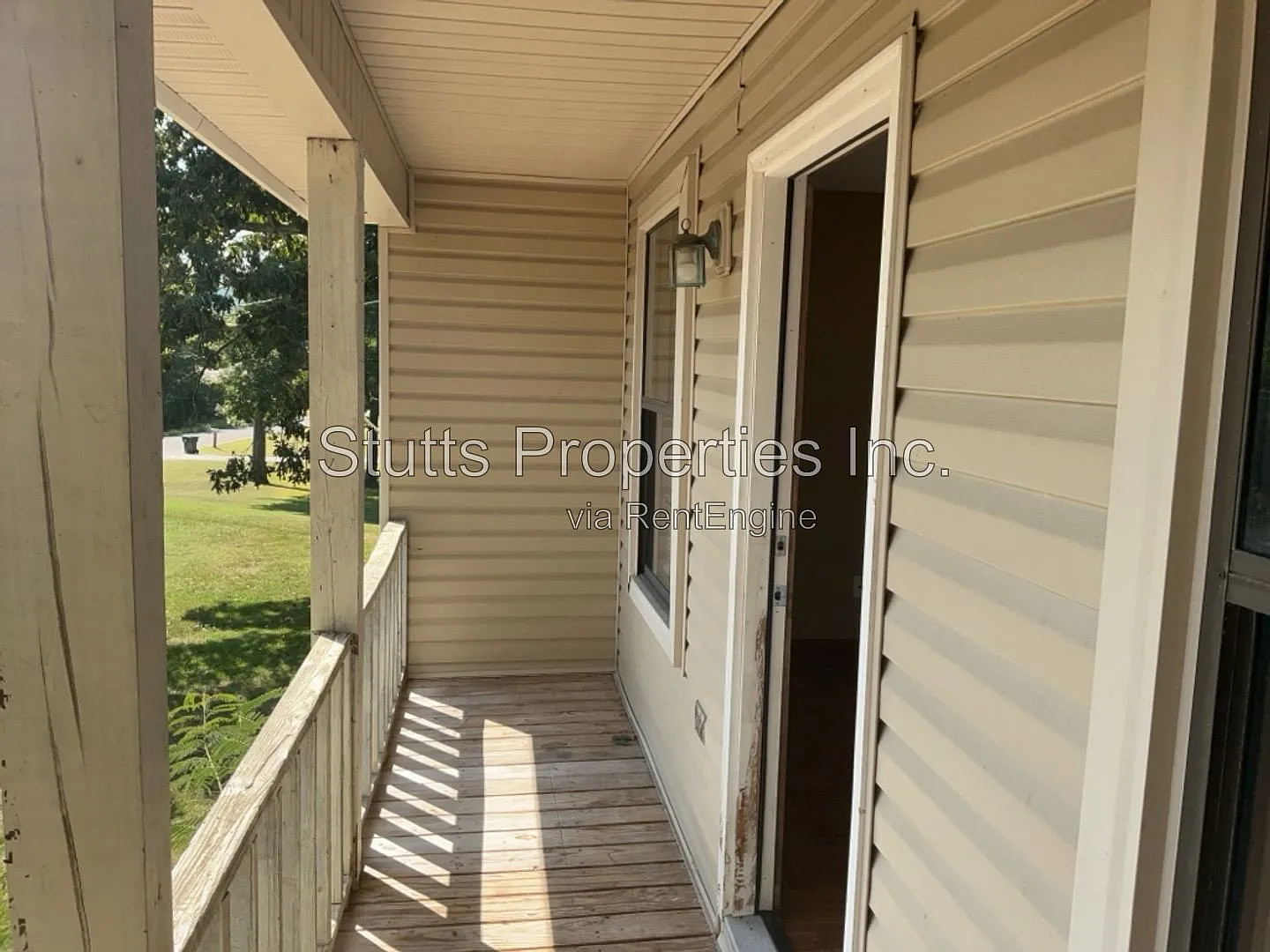 2 bed, 1.5 bath, 900 sqft, $695 — Photo 2