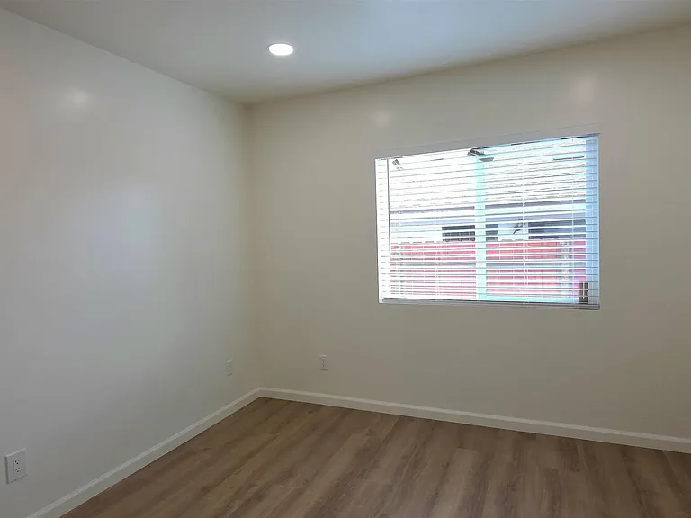 8836 Valencia St — Photo 20