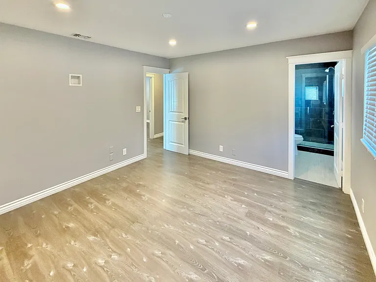 1017 W Casmalia St — Photo 18