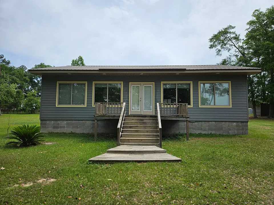 1611 East Ln