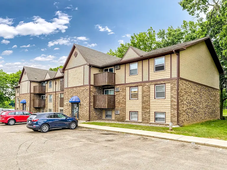 Sunset Lake Apartments — Photo 5