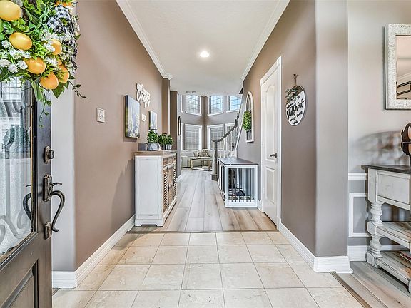4th image of 2403 N Lake Front Dr