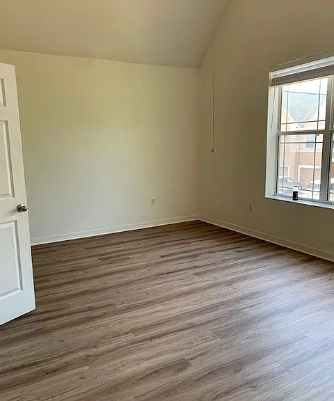 4247 Tyler Cir N — Photo 10