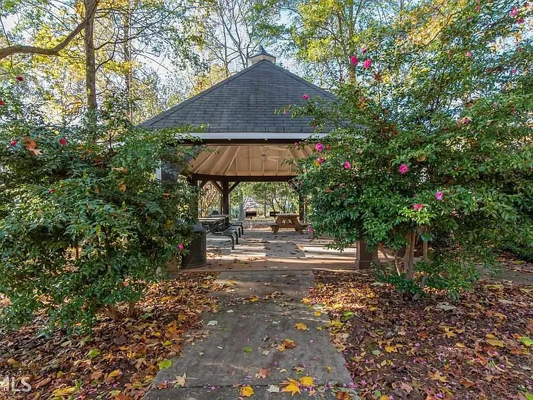 Grilling Canopy / Courtyard at Gates