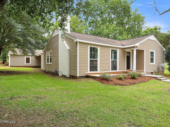 227 1st St SW, Magee, MS 39111