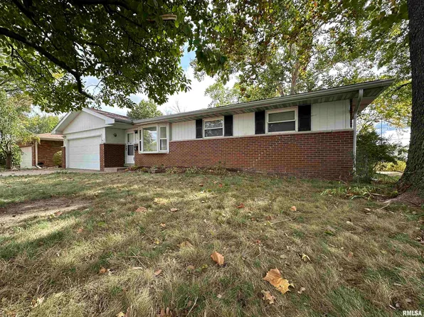 2416 W Overhill Rd, Peoria, IL 61615