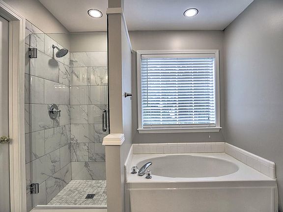 5th image of 3514 Chastain Glen Ln