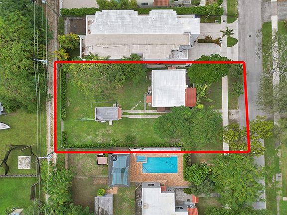 5th image of 418 SW 18th Court