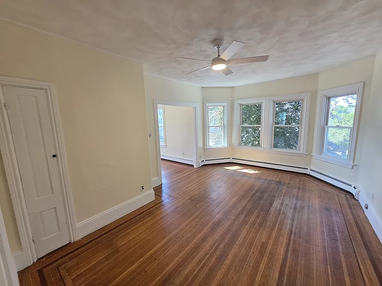 143 Union St 2ndflr 2b/1b Updated Freshpaint! Newfloors Spacious Prkg — Photo 4