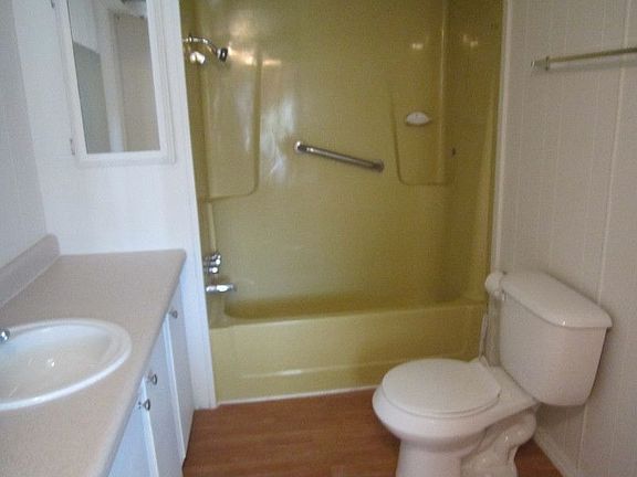 3rd image of 107 Poinsettia Dr
