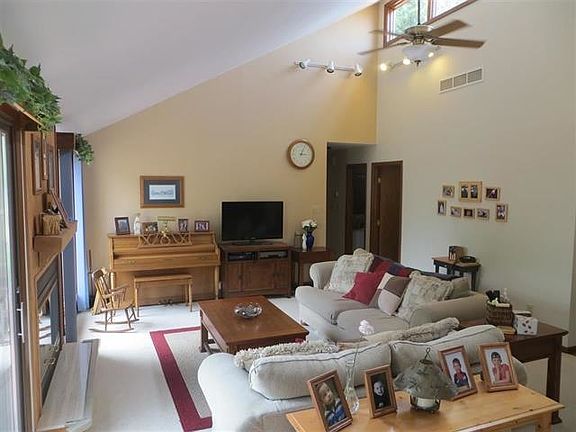 3rd image of 285 Heritage Ave