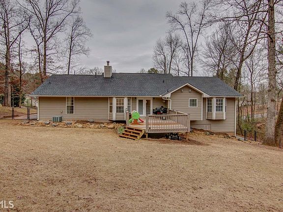 3rd image of 515 Creek View Pl