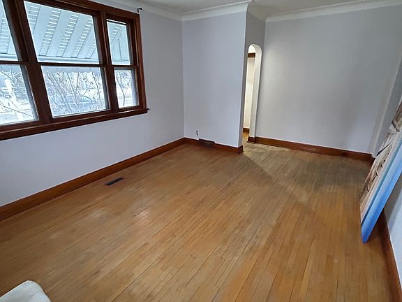 3rd image of 619 Fleet Ave #619