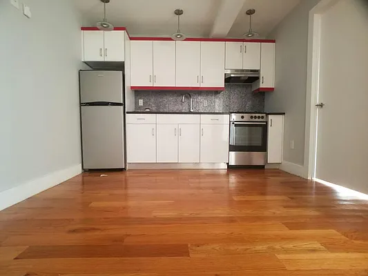 Rented by Evergreen Apartments BK | media 22