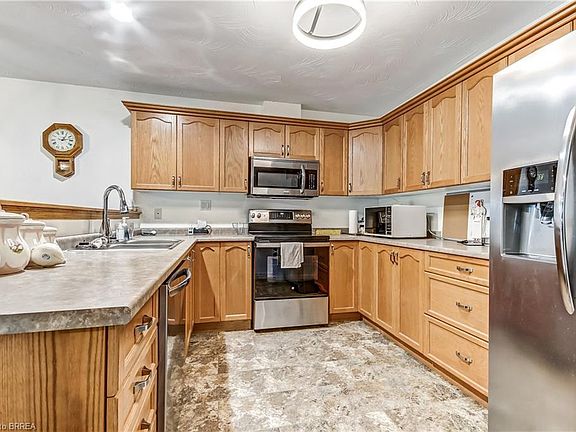 4th image of 53 Beverly St E #20