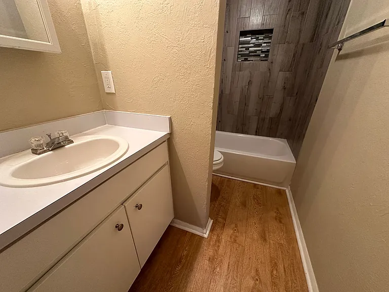 6016 Nw Expy #B — Photo 17
