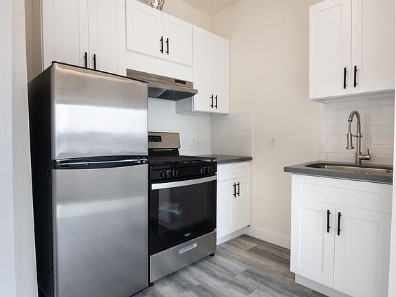 3rd image of 440 E 27th St #111