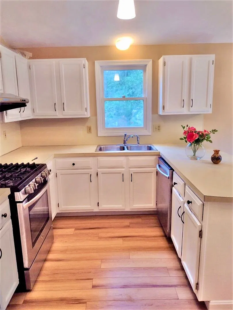 **Barrington Single Family - $3,200** — Photo 4