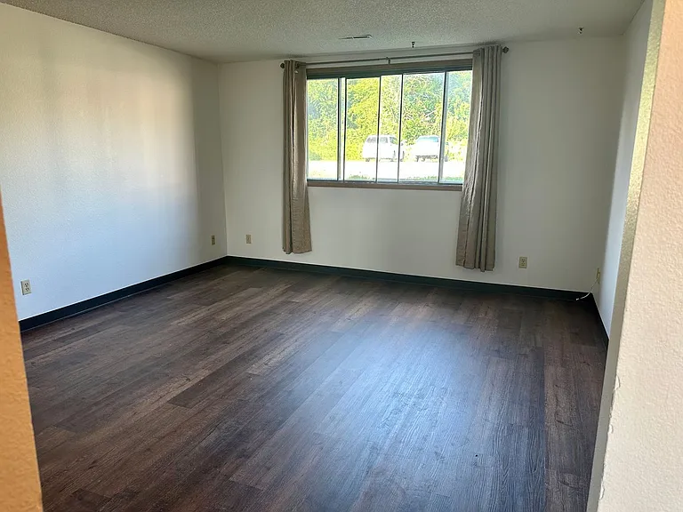 2 Bedroom 1 Bathroom Apartments — Photo 18